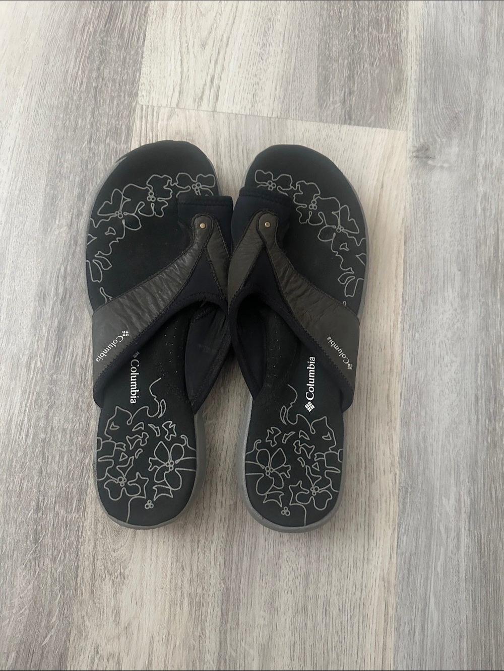 Columbia Black Floral-Accent Thong Sandals